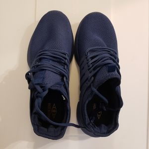 Unisex sport shoes size EU 41 (10.5 US women / 8 US men), blue color,never worn